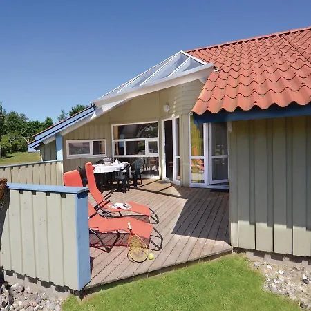 Five-bedroom Holiday In 펜션
