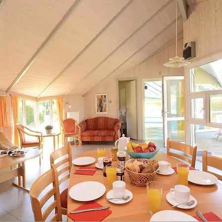 Five-bedroom Holiday In 펜션 *