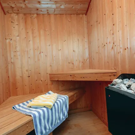 펜션 Five-bedroom Holiday In *