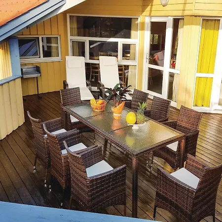 Five-bedroom Holiday In Gross Mohrdorf